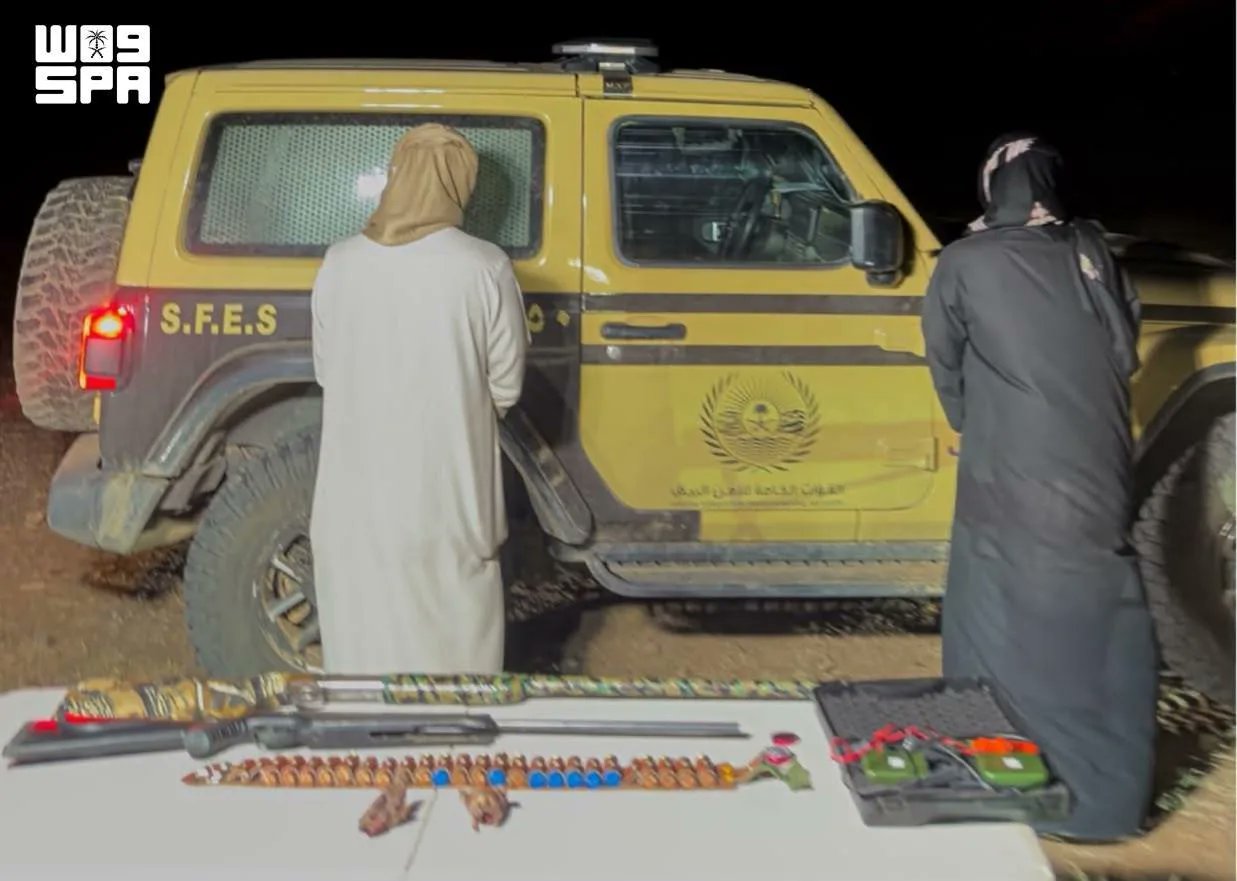 ضبط مواطنَين يصطادان فطرياً دون ترخيص في المدينة المنورة بحوزتهما أسلحة وذخيرة | سبق
