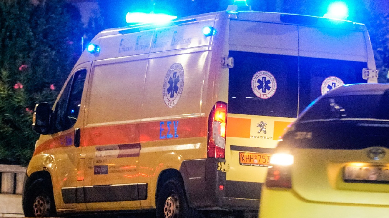 Σοβαρό τροχαίο στη Γλυφάδα, τραυματίστηκαν οι 5 επιβαίνοντες σε ΙΧ που εξετράπη
