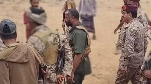 وزير <i>الدفاع</i> اليمني من جبهات الضالع: سنواصل المهام لإنهاء الانقلاب الحوثي