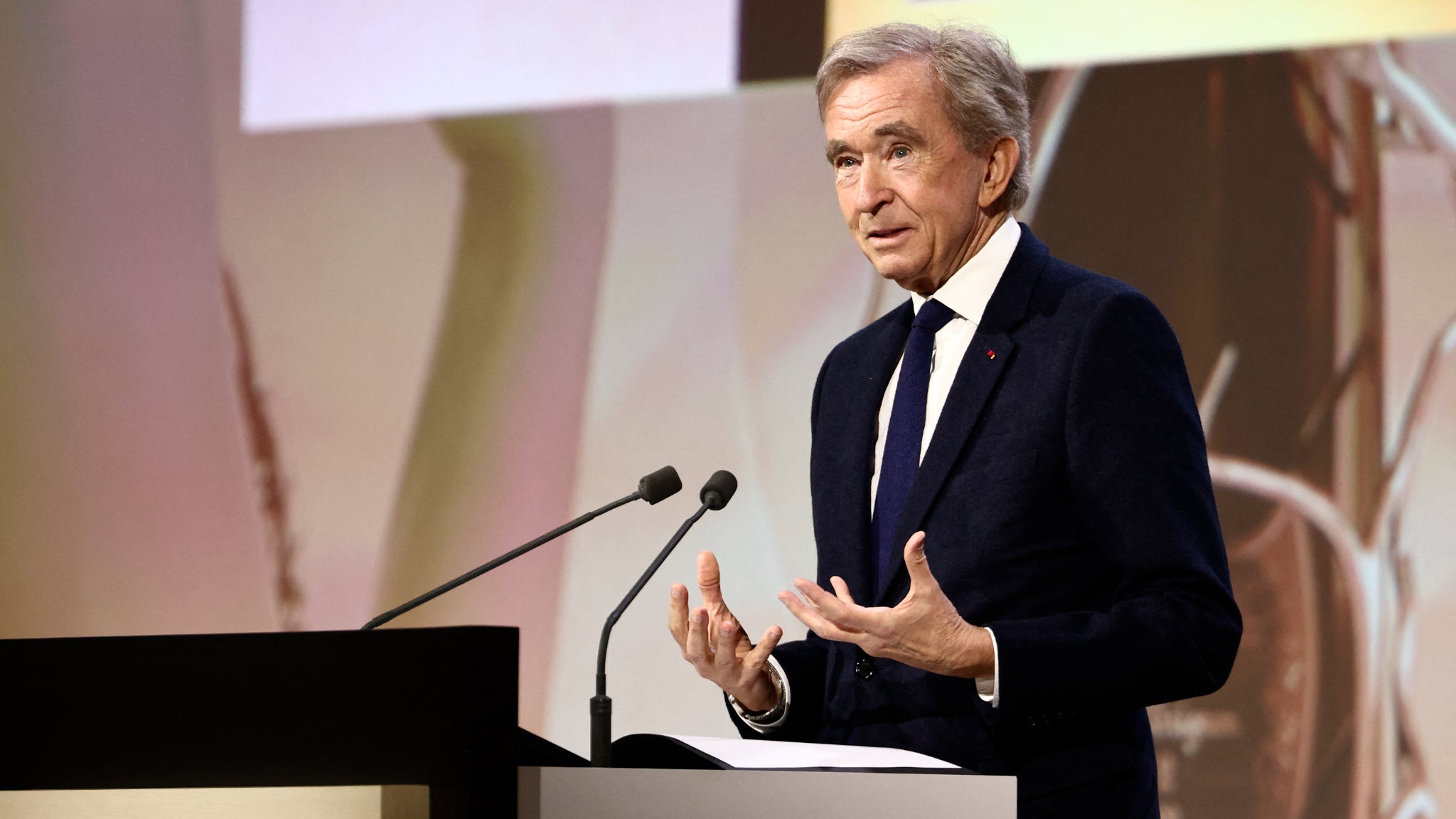 Bernard Arnault éjecté du top 10 des fortunes mondiales: il a "perdu" 56 milliards d’euros en 2026,...