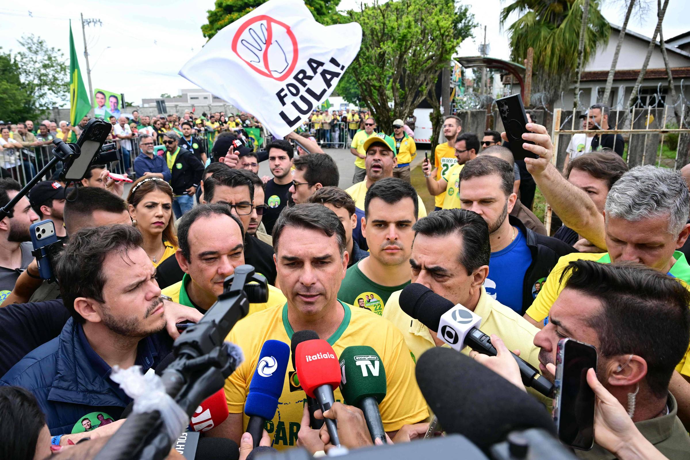 Eleições: Flávio Bolsonaro critica decisão de Dino no STF - 09/09/2026 - Política - Folha