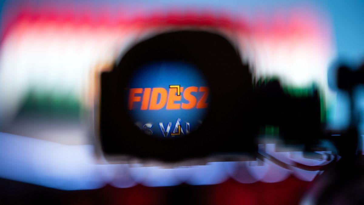 „A Fidesz-<i>kormány</i> külpolitikája eredményeket, a Tisza-kormányé csak feljelentgetéseket és politikai...