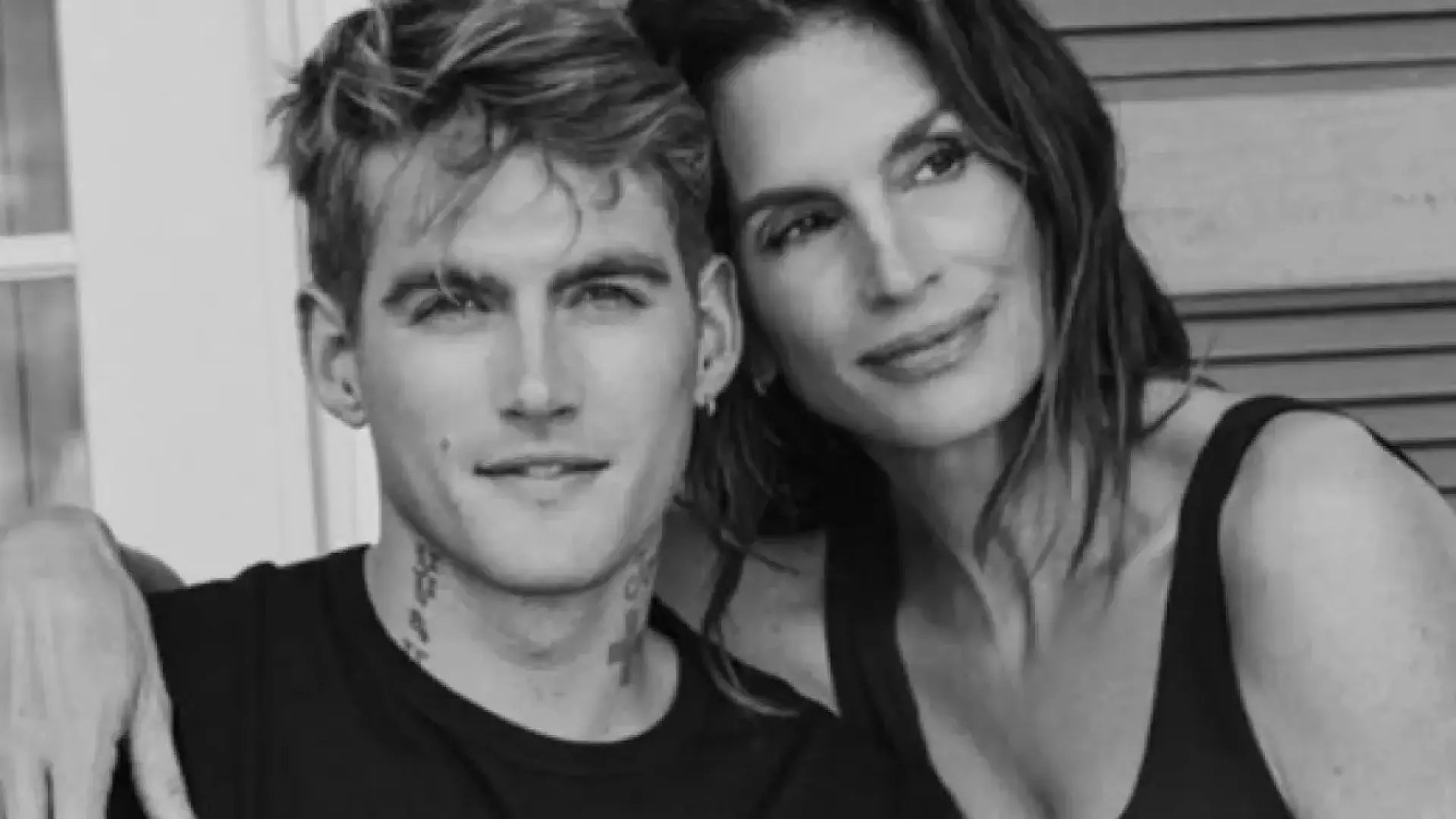 La trágica <i>vida</i> del hijo de Cindy Crawford, que pudo tenerlo todo pero se encontró con el abismo de...